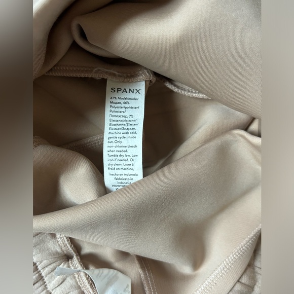NWT! SPANX AirEssentials Wide Leg Pant in Lunar (Tan) / Size Petite L - Picture 8 of 8